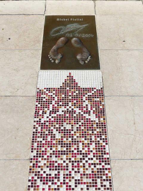 旧能通过严 旧能通过严